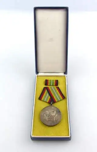 #e3484 DDR Medaille für treue Dienste NVA vgl. Band I Nr. 150 e Punze 7 1964-66