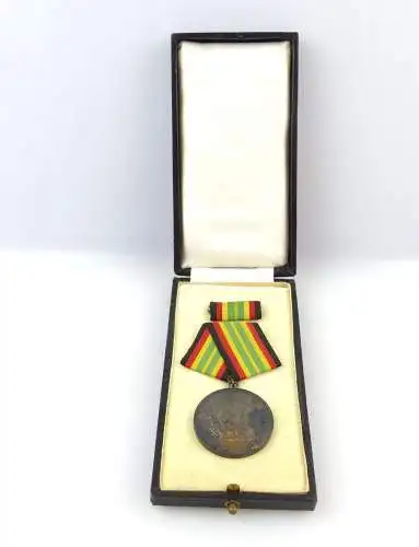 #e3465 DDR Medaille für treue Dienste NVA vgl. Band I Nr. 149 e Punze 9 1964-66