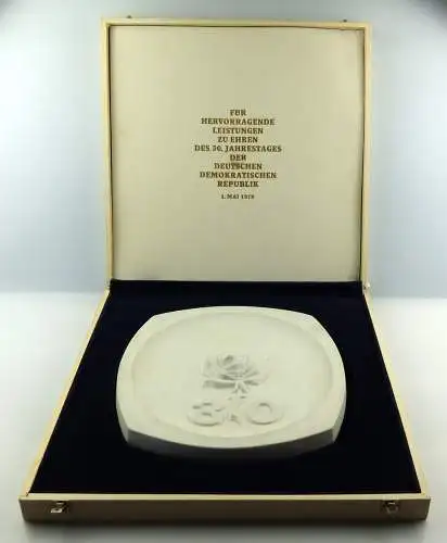 Große Ehrenplakette des Nationalrates der Nationalen Front der DDR, Orden3272