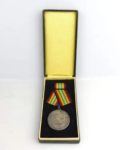 #e2831 DDR Medaille für treue Dienste in der NVA vgl. Band I Nr.150e # Punze 6 #