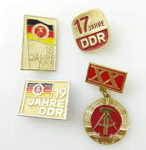 #e2375 4 Abzeichen 17, 18, 19 und 20 Jahre DDR 1932, 1933, 1935, 1937