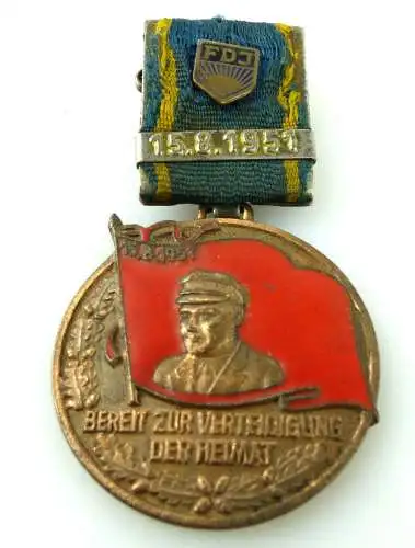 Ernst Thälmann Medaille Nr. 12002 FDJ "Bereit zur Verteidigung der Heimat" e1749