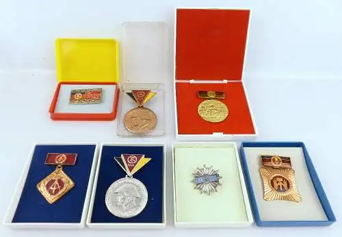 Konvolut 7 Abzeichen: NVA, Für patriotische Leistungen, DFD... e1666