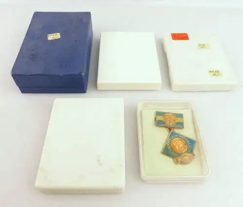 Konvolut 5 Abzeichen: 7 Teile NVA, FDJ Lehrlingskollektiv e1645