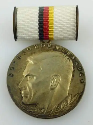 Dr. Theodor Neubauer Medaille Silber Band I Nr. 177 b 1962-1970 verl., Orden3228