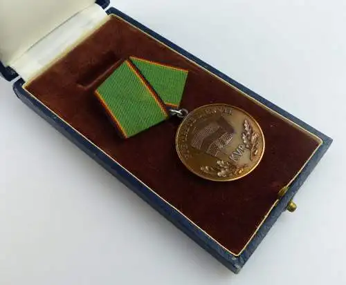 Medaille Für Treue Dienste KVP Nr. 18180, Urkunde 1955 verl. Hoffmann, Orden3156