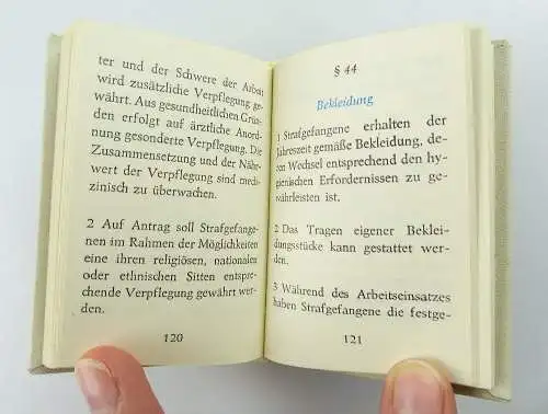 3 Minibücher:Gesetz über die Aufgaben und Befugnisse Volkspolizei e400