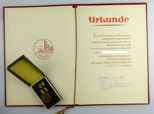 Medaille für Verdienste in der Kohleindustrie der DDR + Urkunde 1976 verl, so255