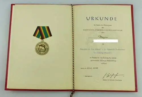 Urkunde: Medaille Treue Dienste NVA 20 Jahre Dienstzeit 1970 Major, Orden2802