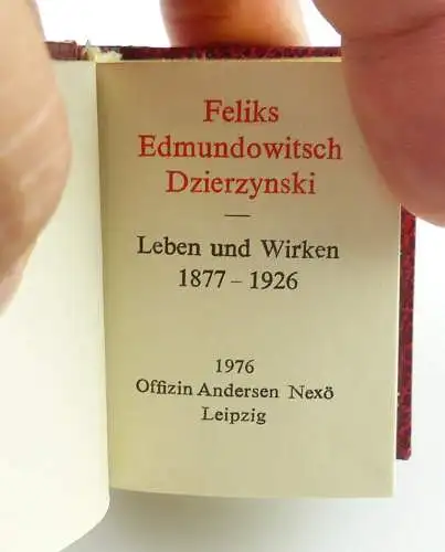 2 Minibücher : F.E.Dzierzynski  mit Kopfgoldschnitt , Leipzig 1977 /r649