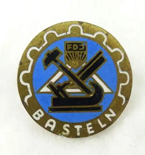 Abzeichen der Interessengemeinschaft Basteln  vgl Band V Nr 462 r509