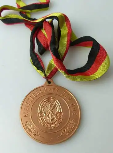 Medaille Erhöht die Verteidigungsbereitschaft der DDR Meisterschaft r389