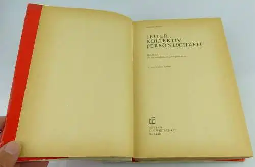 Buch: Leiter Kollektiv Persönlichkeit,Verlag die Wirtschaft Berlin 1974 /rebu003