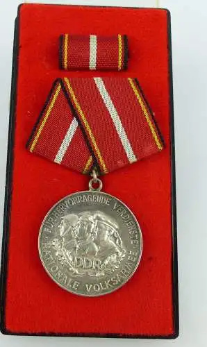 Verdienstmedaille der NVA in 900er Silber Punze 4 VGL.Band I NR.146d / r170
