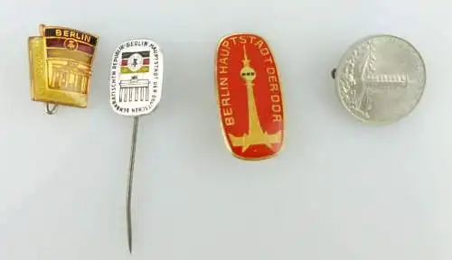 4 verschiedene Abzeichen : Berlin /r100