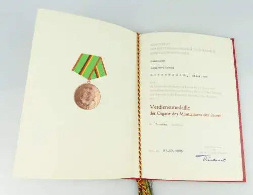 Urkunde + Orden: für Verdienstmedaille in Bronze verliehen 01.07.1985 / r086