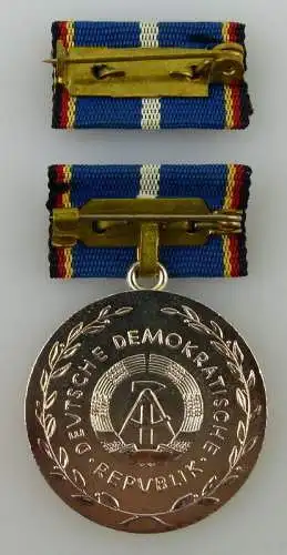 Hufeland Medaille in Silber, vgl. Band I Nr. 167 c 1973-84 verliehen, Orden2285