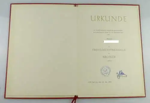 3 Urkunden: SED, Treuedienstmedaile Bronze, Silber Gold, Orden1893