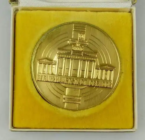 Medaille: Berlin Hauptstadt der DDR, goldfarben, Für den Schutz der A, Orden1495