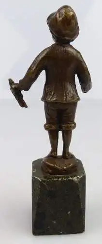 original alte Bronze Junge mit Fisch in der Hand un064