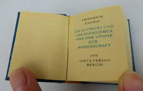 Minibuch: Die Entwicklung des Sozialismus von der Utopie zur Wissenschaft bu0240