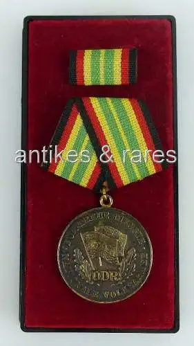 Medaille für treue Dienste in der NVA in 900 Silber, Punze 5 (Orden764)