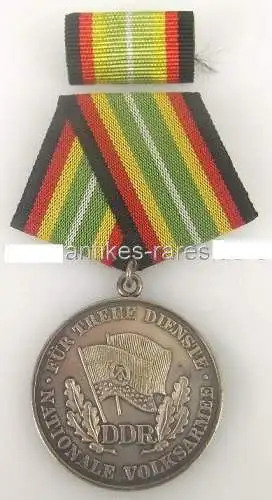 DDR Medaille für treue Dienste in der NVA in Silber, Punze 1