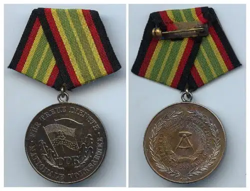 DDR Gold Medaille für treue Dienste der NVA 900 Ag Silber Punze