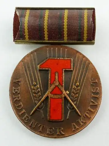 Verdienter Aktivist vgl. Band I Nr. 54 c verliehen 1952-1954, Orden3385