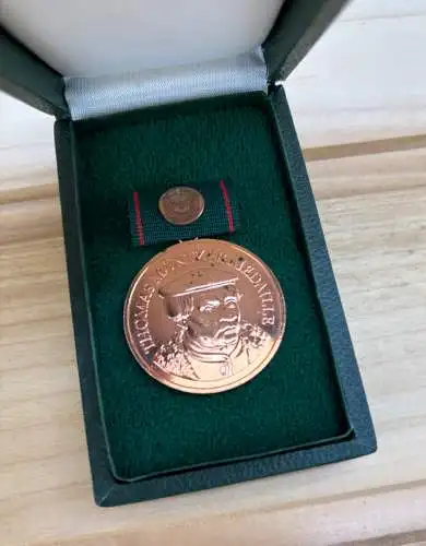 DDR Thomas Münzer Medaille Bronze in OVP y0137