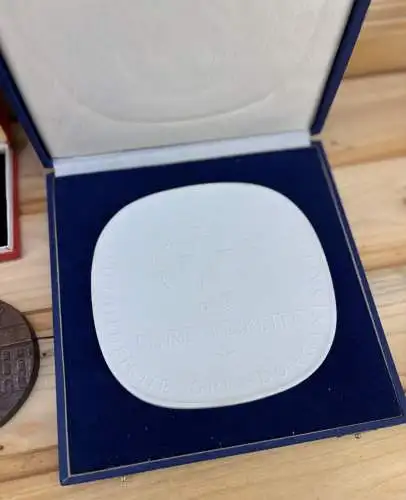 1 Position Orden Medaillen und Abzeichen überwiegend Rotes Kreuz DDR y0160