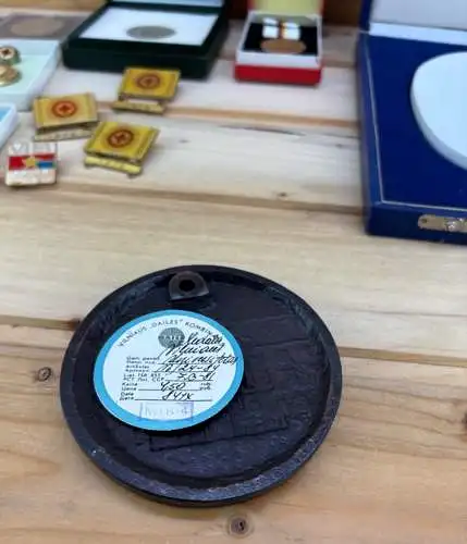 1 Position Orden Medaillen und Abzeichen überwiegend Rotes Kreuz DDR y0160