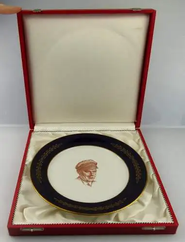 Andenkenteller im Etui: Ernst Thälmann, Weimar Porzellan, Orden3082