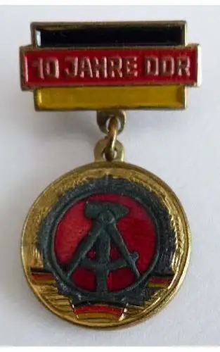 Abzeichen: 10 Jahre DDR