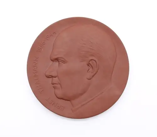 e3475 Meissen Medaille Ernst Thälmann 1886 bis 1944 DDR signiert Weiss