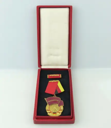 e10564 DDR Orden Banner der Arbeit 1974 zum Vergleich siehe Band I Nummer 6 f 