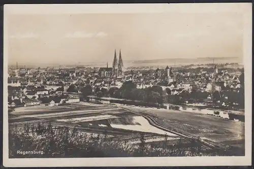 AK Echt Foto  Regensburg Kirche Gesamtansicht  (12466