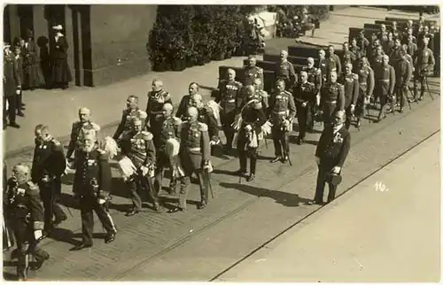 AK Foto Soldaten 1918 bei Frohnleichnahm Prozession    (2690