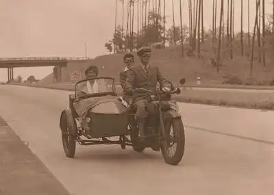 Foto-Negativ Harley-Davidson auf Autobahn 1930er Jahre