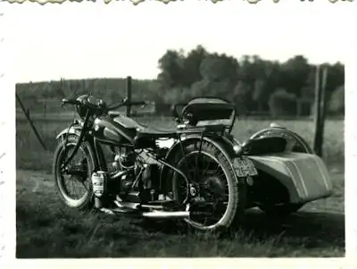2 Fotos BMW R 12 1954 aufgenommen