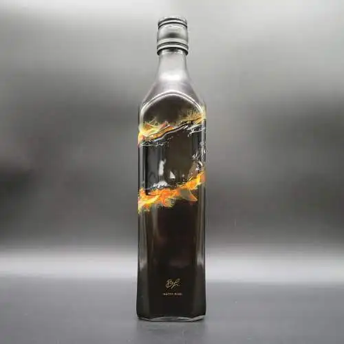 Johnnie Walker Black Label Whisky Limited "Shadow Edition" by Mattia Biagi.