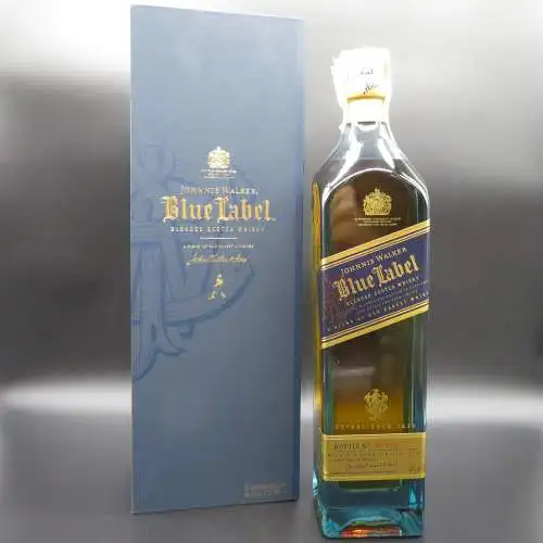 Johnnie Walker Blue Label Blended Scotch Whisky mit Geschenkbox Spanien Edition.
