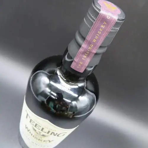 Teeling Small Batch Irish Whiskey SB/56 im Metal Geschenkbox mit 2 Gläsern.