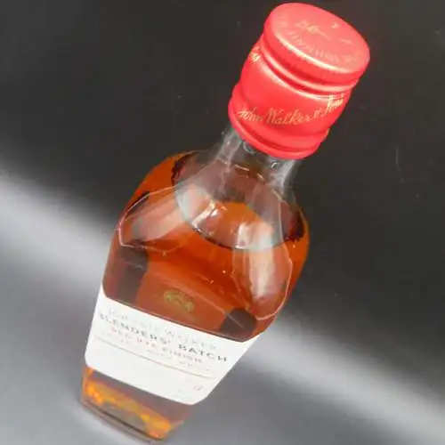 Johnnie Walker Blenders Batch No1, red rye finish Scotch Whisky mit Geschenkbox.
