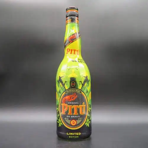 Pitú Premium do Brasil Limited Edition Cachaca aus Brasilien. 0,7l Samlerflasche