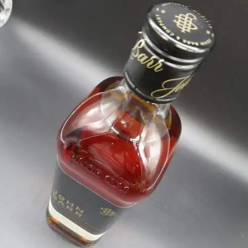 White & Mackay's - John Barr blended Scotch Whisky, Reserve Blend, 0,7l. 40% vol