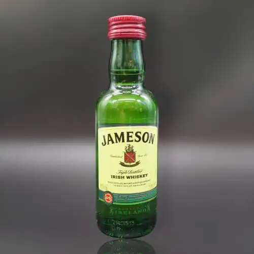 Jameson Irish Whiskey Limited Edition mini set mit Schweppes Ginger Ale im G-Box