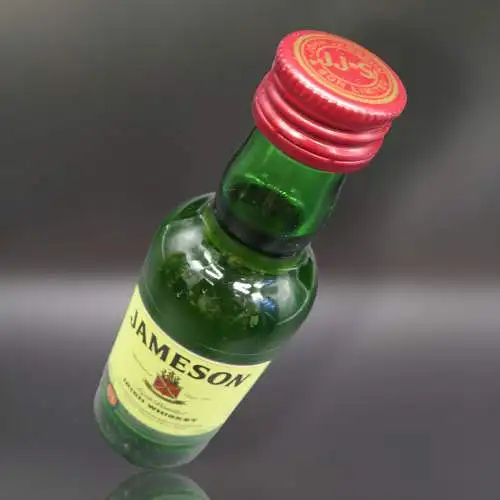 Jameson Irish Whiskey Limited Edition mini set mit Schweppes Ginger Ale im G-Box