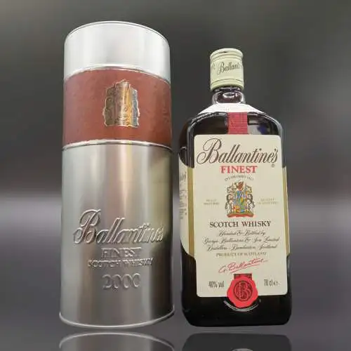 BALLANTINE'S finest scotch whisky 29/8/2000 Italien Ausführung mit Geschenkdose.