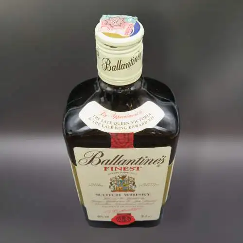 BALLANTINE'S finest scotch whisky 29/8/2000 Italien Ausführung mit Geschenkdose.